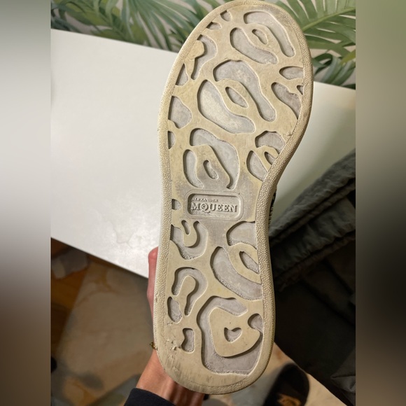 SOLD- Size 40 BEAUTIFUL Alexander McQueen black studded Sneakers - Picture 4 of 8